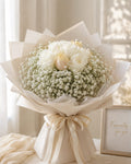 White roses and champagne roses bouquet from FlowerPlus花加, featuring elegant ivory and soft floral arrangement.